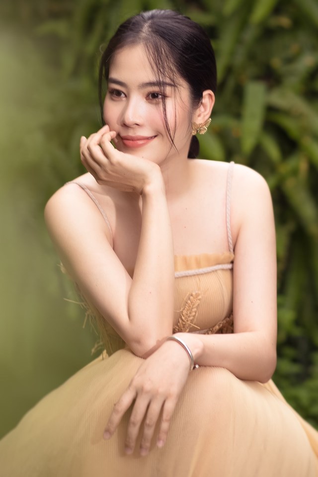 Nam Em cho biết ngoài việc tham gia các gameshow truyền hình, cô cũng sẽ tiếp tục thực hiện và gửi đến khán giả nhiều sản phẩm âm nhạc kế tiếp trong thời gian tới. Ảnh: Đại Dương.