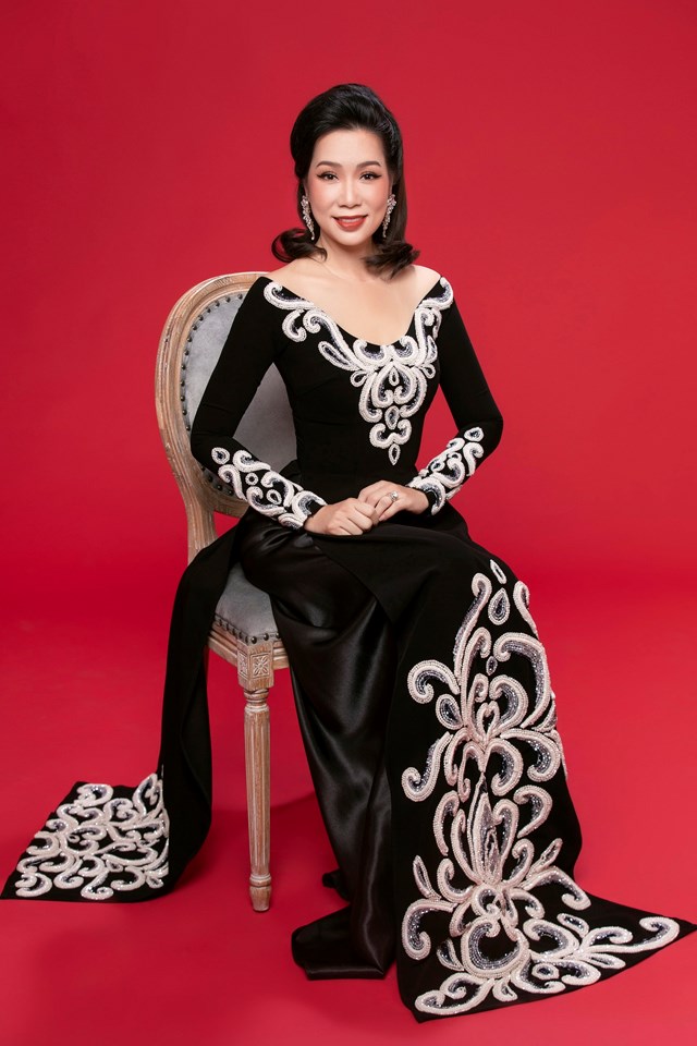 Về phía Trịnh Kim Chi, cô muốn truyền cảm hứng đến phái đẹp. Cô mong mọi người hãy tạo cho mình tinh thần thoải mái, giữ vẻ ngoài xinh đẹp để có thể tự tin hơn trong hành trình “giỏi việc nước, đảm việc nhà