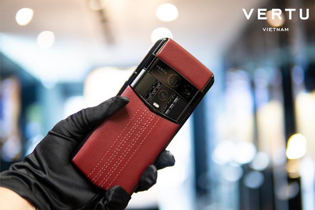 Mỗi chiếc Vertu được tặng không chỉ là món quà mà còn là bảo chứng cho danh dự của người tặng.  