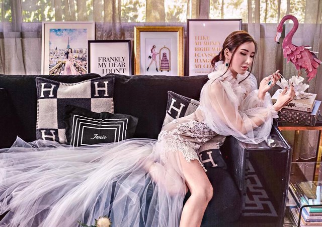 Jamie Chua trở th&agrave;nh&nbsp;&ldquo;nữ ho&agrave;ng Instagram&rdquo; với những video đập hộp xa xỉ