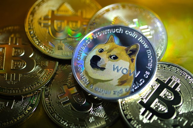 Nhiều nh&agrave; đầu tư lo lắng về bong b&oacute;ng tiền ảo