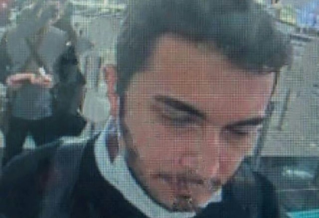 H&igrave;nh ảnh&nbsp;Faruk Fatih Ozer chụp tại s&acirc;n bay&nbsp;Istanbul