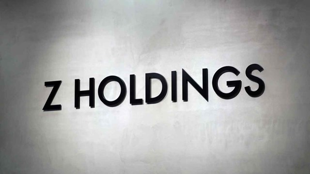 C&ocirc;ng ty con Z Holdings của SoftBank Group sẽ tập trung nguồn lực v&agrave;o nền tảng thanh to&aacute;n di động PayPay. Ảnh:&nbsp;Nikkei Asia