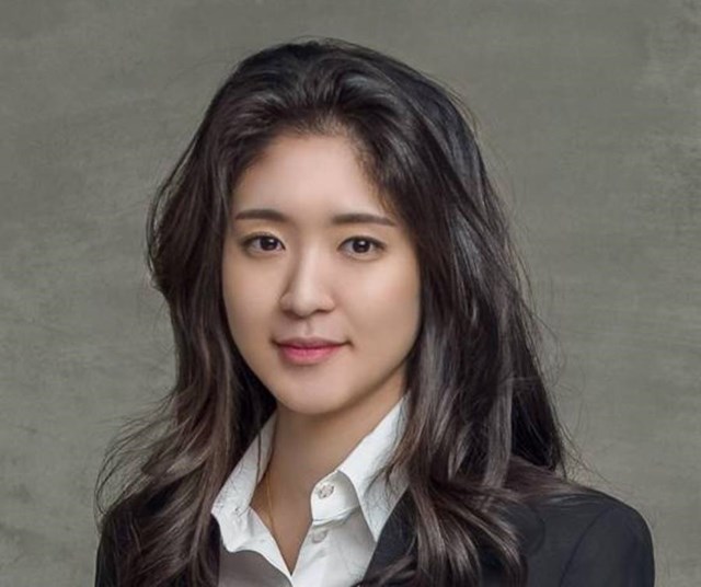 Suh Min-jung được ngưỡng mộ kh&ocirc;ng chỉ bởi gia thế khủng, m&agrave; c&ograve;n v&igrave; ngoại h&igrave;nh xinh đẹp v&agrave; t&agrave;i năng kinh doanh. Ảnh: Koreatimes.