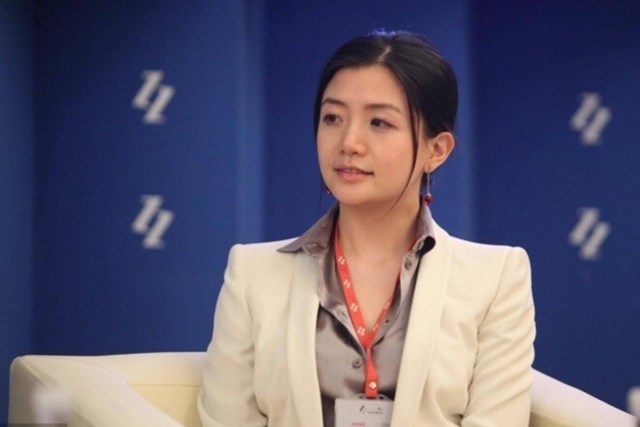 Li Ying được giới truyền th&ocirc;ng v&iacute; như "Warren Buffett của Trung Quốc" phi&ecirc;n bản nữ. Ảnh: SCMP.
