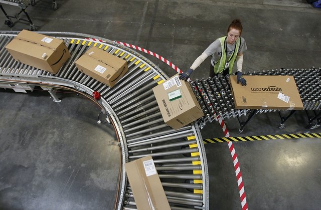 CEO Amazon khuyến kh&iacute;ch nh&acirc;n vi&ecirc;n thể hiện c&aacute; t&iacute;nh của m&igrave;nh g&oacute;p phần&nbsp;khiến nơi l&agrave;m việc vui vẻ v&agrave; th&uacute; vị hơn.&nbsp;