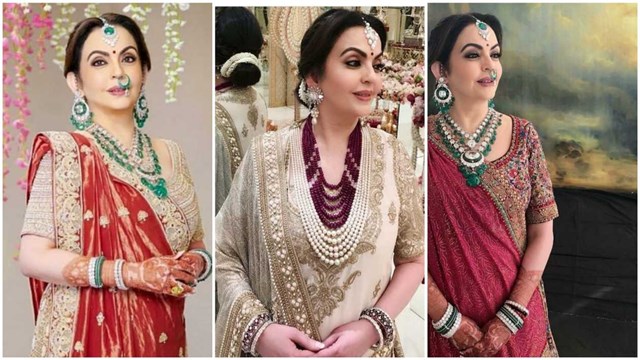 Mỗi lần xuất hiện &ldquo;đệ nhất phu nh&acirc;n&rdquo; Nita Ambani đều khiến c&ocirc;ng ch&uacute;ng cho&aacute;ng ngợp bởi những bộ trang phục tinh tế v&agrave; đắt đỏ. B&agrave; thường kho&aacute;c l&ecirc;n m&igrave;nh những bộ trang phục truyền thống Ấn Độ, ch&uacute;ng được th&ecirc;u cầu kỳ v&agrave; c&oacute; gi&aacute; l&ecirc;n tới h&agrave;ng triệu USD.&nbsp;