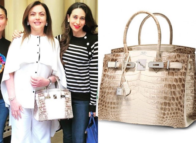 Với khối t&agrave;i sản h&agrave;ng chục tỷ USD v&agrave; địa vị của gia đ&igrave;nh Ambani, kh&ocirc;ng ngạc nhi&ecirc;n khi b&agrave; Nita Ambani sở hữu Herm&egrave;s Himalaya Birkin, chiếc t&uacute;i biểu tượng của giới thượng lưu v&agrave; nổi tiếng khi đ&aacute;ng gi&aacute; cả một gia t&agrave;i. Chiếc Herm&egrave;s Himalaya Birkin của b&agrave; Nita được đặt l&agrave;m ri&ecirc;ng với 240 vi&ecirc;n kim cương v&agrave; c&oacute; phần cứng l&agrave;m bằng v&agrave;ng 18 carat. Gi&aacute; ch&iacute;nh x&aacute;c của chiếc t&uacute;i kh&ocirc;ng được tiết lộ, song ước t&iacute;nh v&agrave;o khoảng 360.000 USD.