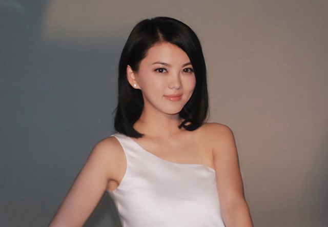 L&yacute; Tương l&agrave; một trong những nữ MC đ&igrave;nh đ&aacute;m của showbiz Hoa ngữ