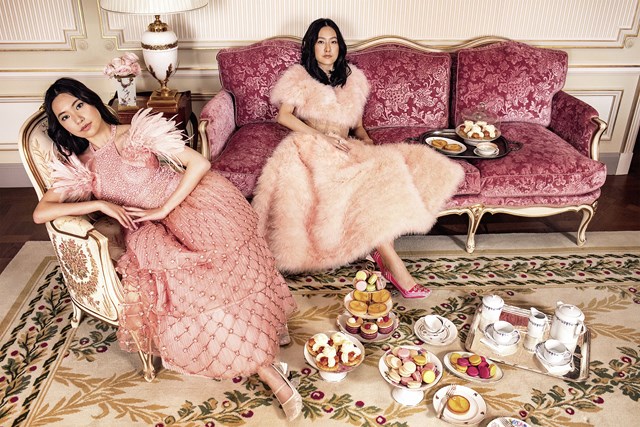 Chị em nh&agrave; Yeoh l&agrave; nguy&ecirc;n mẫu trong bộ phim đ&igrave;nh đ&aacute;m "Crazy Rich Asians"