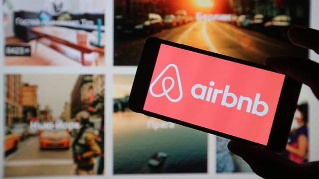Airbnb&nbsp;thu nhỏ quy m&ocirc;, cắt giảm chi ph&iacute; để vượt qua kh&oacute; khăn do Covid-19