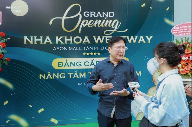 Ông Vương Duy Biên - Nguyên Thứ trưởng Bộ Văn hoá Thể thao Du lịch.
Ban lãnh đạo chuỗi nha khoa WestWay cùng các khách mời tham dự Ông Vương Duy Biên - Nguyên Thứ trưởng Bộ Văn hoá Thể thao Du lịch.
Ban lãnh đạo chuỗi nha khoa WestWay cùng các khách mời tham dự