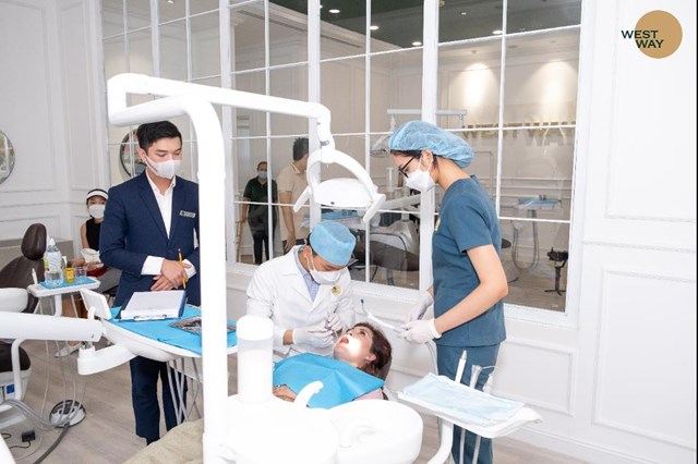 Với tay nghề uy tín và chất lượng dịch vụ đã được khẳng định, Viện nha khoa Quốc tế Westway chính là sự lựa chọn hàng đầu để giải quyết các vấn đề răng miệng. Với tay nghề uy tín và chất lượng dịch vụ đã được khẳng định, Viện nha khoa Quốc tế Westway chính là sự lựa chọn hàng đầu để giải quyết các vấn đề răng miệng.