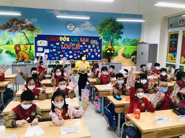 Niềm vui h&#226;n hoan được trở lại trường của học sinh Tr&#224;ng An - Ảnh 1