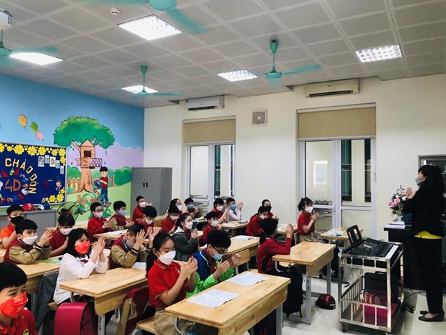 Niềm vui h&#226;n hoan được trở lại trường của học sinh Tr&#224;ng An - Ảnh 11