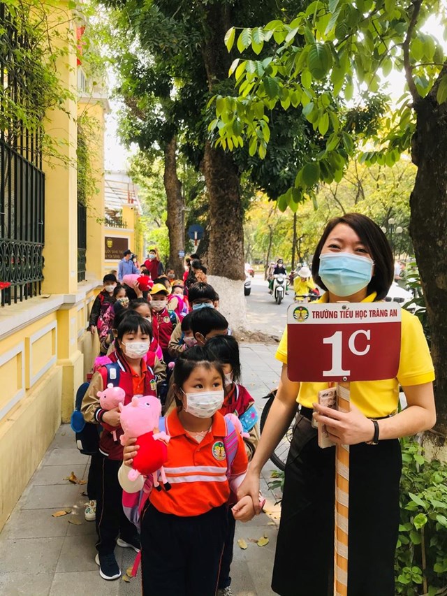 Niềm vui h&#226;n hoan được trở lại trường của học sinh Tr&#224;ng An - Ảnh 24