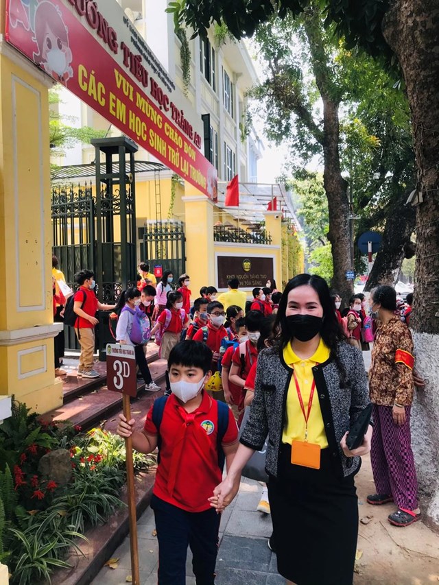 Niềm vui h&#226;n hoan được trở lại trường của học sinh Tr&#224;ng An - Ảnh 25
