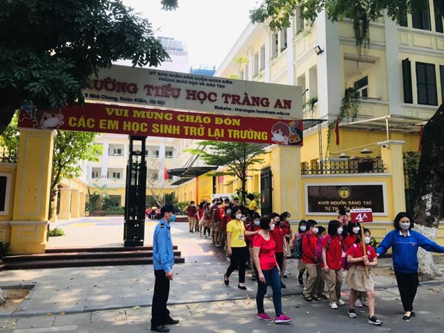 Niềm vui h&#226;n hoan được trở lại trường của học sinh Tr&#224;ng An - Ảnh 26