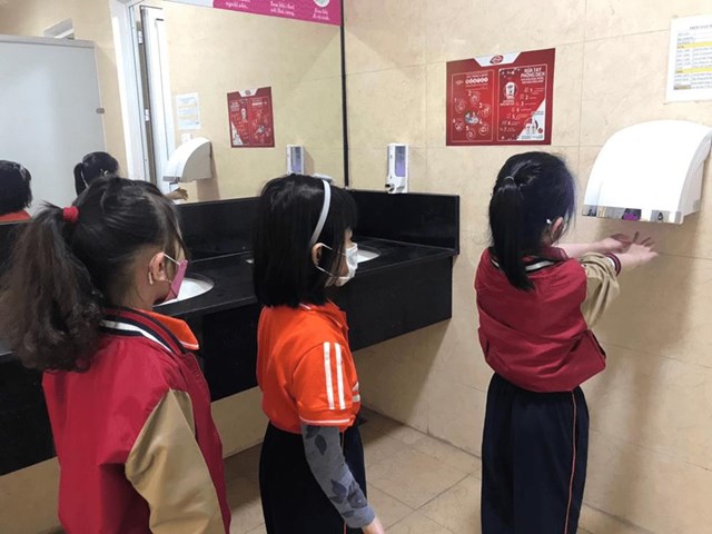 Ng&#224;y đầu ti&#234;n đến trường với nhiều trải nghiệm v&#224; đong đầy cảm x&#250;c của c&#225;c bạn học sinh khối 1 trường Tiểu học Tr&#224;ng An - Ảnh 14