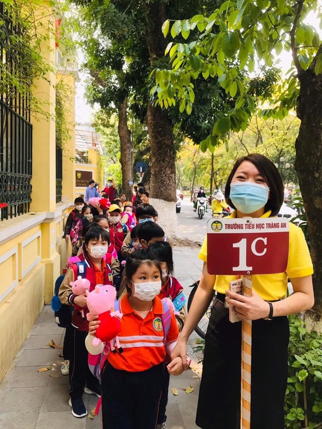 Ng&#224;y đầu ti&#234;n đến trường với nhiều trải nghiệm v&#224; đong đầy cảm x&#250;c của c&#225;c bạn học sinh khối 1 trường Tiểu học Tr&#224;ng An - Ảnh 26