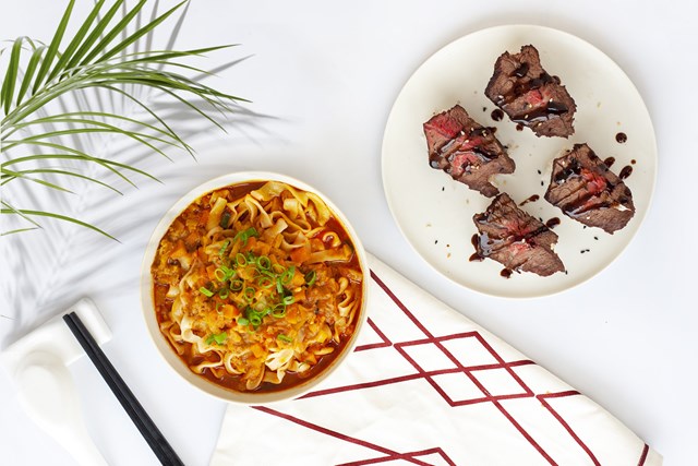 Sushi b&iacute;t tết &amp; mỳ Kishimen c&agrave; ri kiểu Nhật &ndash; C&ocirc;ng thức fusion s&aacute;ng tạo&nbsp;