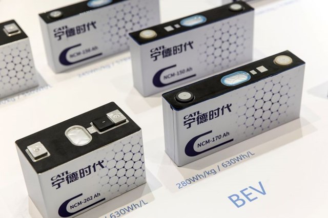 Ắc quy của xe được trưng b&agrave;y tại trụ sở CATL (Ảnh: Qilai Shen / Bloomberg)