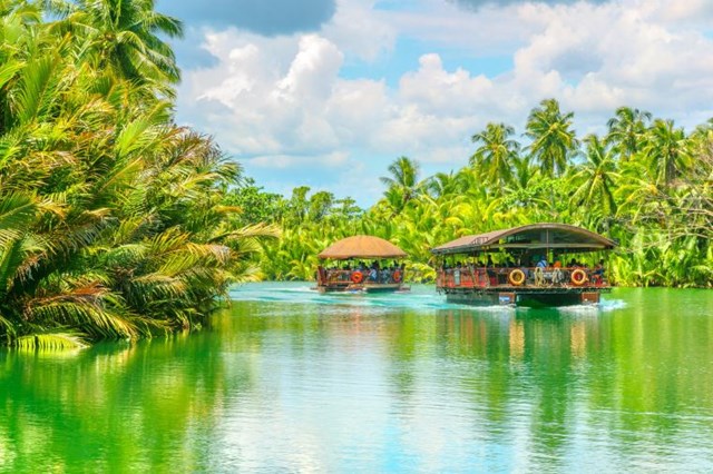Giống như nhiều điểm đến du lịch kh&aacute;c tr&ecirc;n khắp thế giới, Bohol mặc d&ugrave; chưa c&oacute; lượng kh&aacute;ch gh&eacute; thăm ổn định, nhưng c&aacute;c cuộc phi&ecirc;u lưu kh&aacute;m ph&aacute; điểm tham quan hấp dẫn, những lo&agrave;i động vật độc đ&aacute;o hay những ngọn đồi Chocolate kỳ lạ chắc chắn sẽ khiến con tim của mỗi du kh&aacute;ch phải thổn thức. &nbsp;