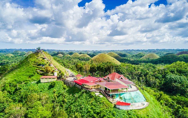Tất cả c&aacute;c du kh&aacute;ch bay đến S&acirc;n bay Quốc tế Bohol-Panglao đều được x&eacute;t nghiệm RT-PCR miễn ph&iacute;, cũng như phải khai b&aacute;o y tế đầy đủ trước khi đến. &nbsp;