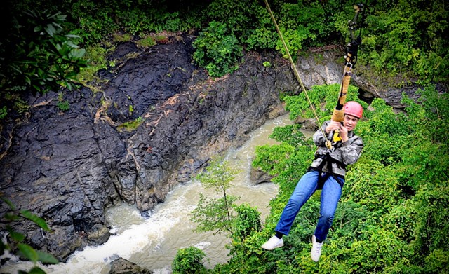 C&ocirc;ng vi&ecirc;n Danao Adventure: Với c&aacute;c hoạt động như ziplining, trekking, đu d&acirc;y hẻm n&uacute;i v&agrave; th&aacute;m hiểm hang động, kh&aacute;ch du lịch chắc chắn sẽ c&oacute; được một cuộc phi&ecirc;u lưu nhớ đời!