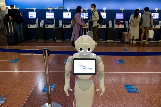 Pepper, d&ograve;ng robot b&aacute;n h&agrave;ng được Softbank chế tạo sẽ tiếp tục được cải tiến