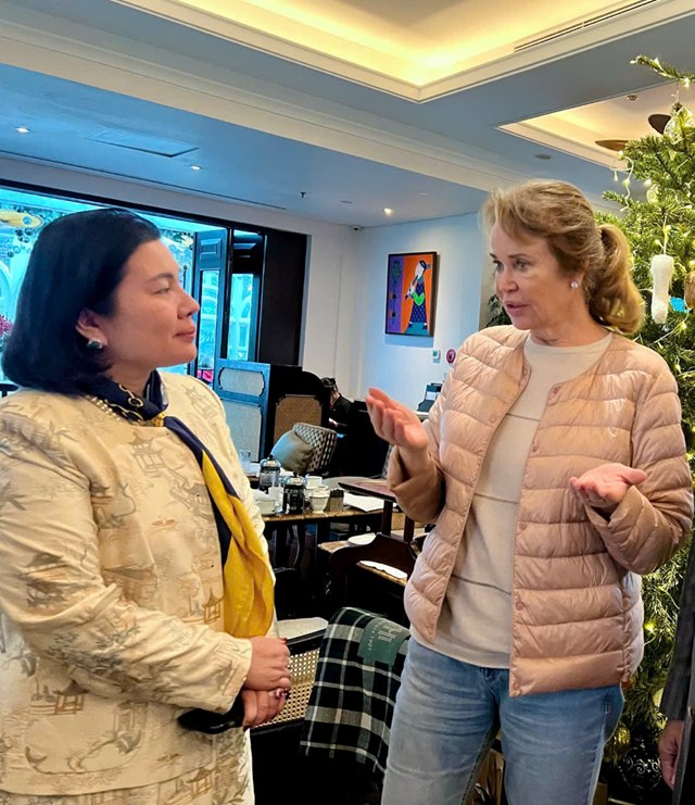 B&agrave; E.A. Brusilova - Chủ tịch Tập đo&agrave;n MEDSI v&agrave; b&agrave; Trần Quỳnh Mai - Chủ tịch Tập đo&agrave;n Zen Health Medical c&ugrave;ng nhau chia sẻ c&aacute;c cơ hội hợp t&aacute;c