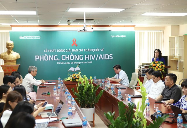 PGS. TS. Phan Thị Thu Hương &ndash; Chủ tịch Hội đồng Trường Đại học Y H&agrave; Nội; Chủ tịch Hội đồng Gi&aacute;m khảo cuộc thi ph&aacute;t biểu&nbsp;