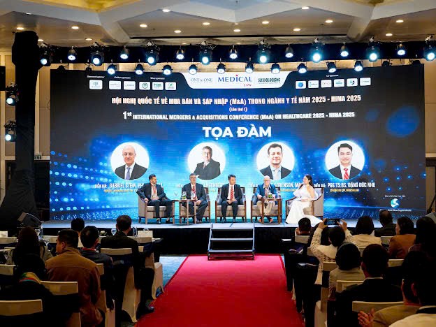 C&aacute;c chuy&ecirc;n gia, diễn giả chia sẻ tại Hội nghị