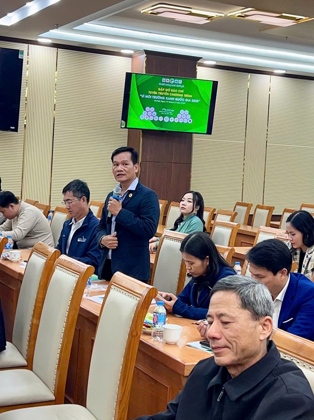 Rất đ&ocirc;ng doanh nghiệp tham dự v&agrave; chia sẻ tại Hội nghị