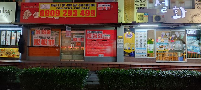 C&aacute;c cửa h&agrave;ng ở mặt tiền trục đường ch&iacute;nh Nguyễn Văn Nghị cũng đồng loạt đ&oacute;ng cửa, c&aacute;c chủ nh&agrave; đang t&igrave;m kiếm kh&aacute;ch thu&ecirc;.&nbsp;