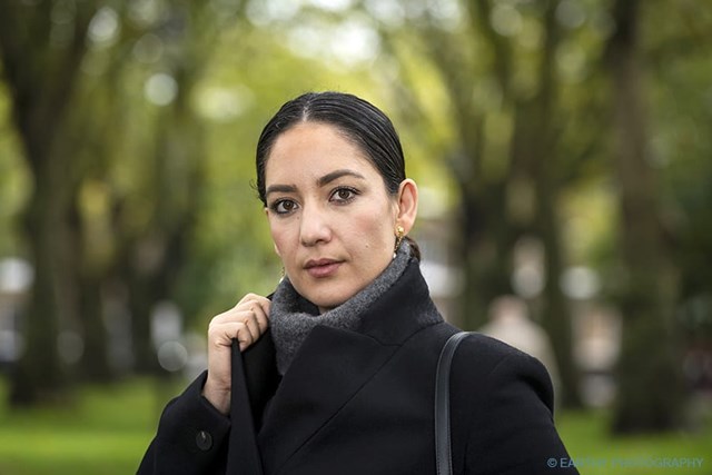 B&agrave;&nbsp;Nina Schick.