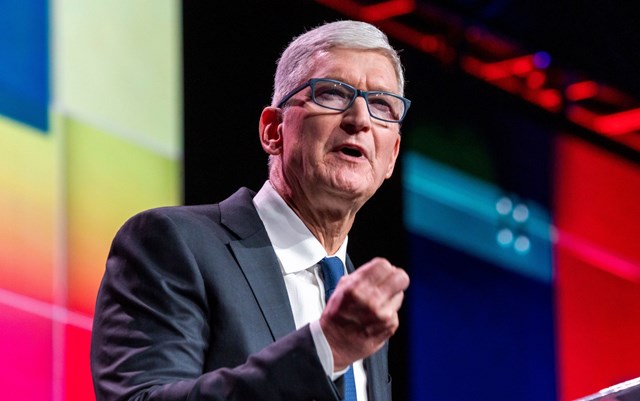 Mặc cho đợt giảm thu nhập lần n&agrave;y, Tim Cook vẫn l&agrave; tỷ ph&uacute; với tổng gi&aacute; trị t&agrave;i sản ước t&iacute;nh 1,7 tỷ USD.