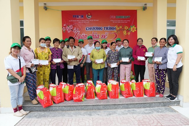 FE CREDIT lan tỏa y&#234;u thương, sẻ chia Tết ấm với những ho&#224;n cảnh kh&#243; khăn - Ảnh 3