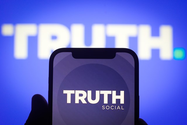 Giới chuy&ecirc;n m&ocirc;n cho rằng Truth Social vẫn c&ograve;n tồn tại tới ng&agrave;y nay tất cả l&agrave; do cựu tổng thống Donald Trump sử dụng.