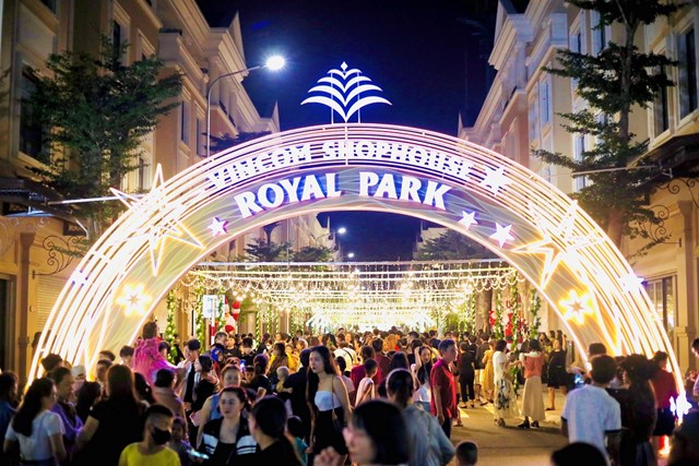 Kh&ocirc;ng gian lung linh của Đại Lộ &Aacute;nh S&aacute;ng &ndash; t&acirc;m điểm Vincom Shophouse Royal Park