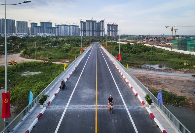 Cầu Long Đại ch&iacute;nh thức th&ocirc;ng xe, tạo đ&agrave; ph&aacute;t triển tr&ecirc;n nhiều lĩnh vực cho TP. Thủ Đức