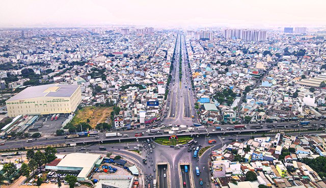 Với d&acirc;n số khoảng 10 triệu, đ&aacute;p ứng nhu về nh&agrave; ở cho người d&acirc;n l&agrave; y&ecirc;u cầu lớn đặt ra cho TP.HCM.