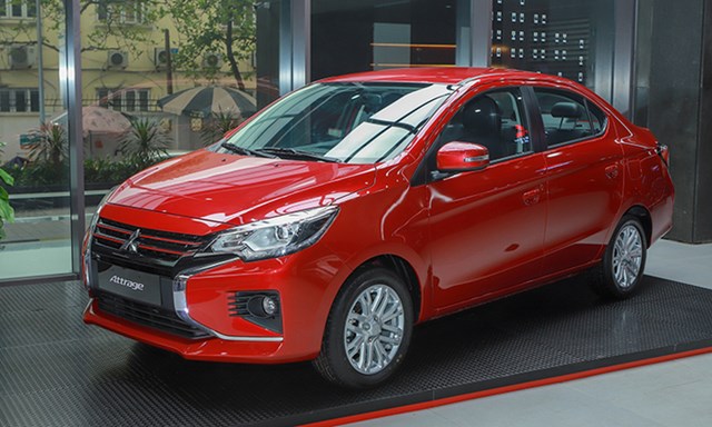 Trong th&aacute;ng 3, Mitsubishi Việt Nam triển khai chương tr&igrave;nh giảm 50% ph&iacute; trước bạ cho kh&aacute;ch h&agrave;ng đặt mua New Attrage, ri&ecirc;ng bản CVT v&agrave; CVT Premium được tặng th&ecirc;m bộ phụ kiện. Trong khi đ&oacute;, kh&aacute;ch h&agrave;ng mua Xpander được tặng 4-5 chỉ v&agrave;ng t&ugrave;y từng phi&ecirc;n bản. Với c&aacute;c mẫu xe kh&aacute;c, Mitsubishi cũng tặng v&agrave;ng hoặc bộ qu&agrave; tặng cho kh&aacute;ch mua xe trong thời gian n&agrave;y. (Ảnh:&nbsp;Vnexpress)