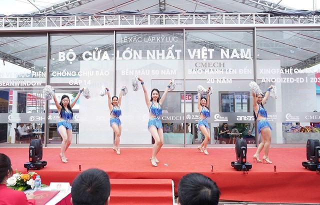 Biểu diễn văn nghệ hoạt n&aacute;o sự kiện