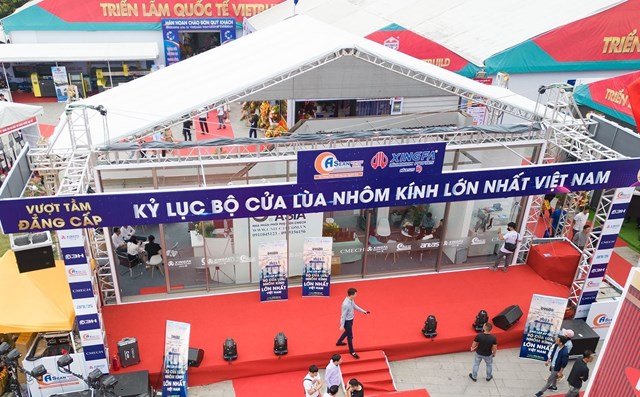 Khung cảnh chuẩn bị diễn ra buổi lễ x&aacute;c lập kỷ lục