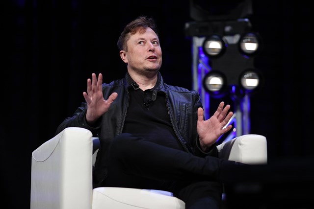 Elon Musk c&#249;ng nh&#243;m chuy&#234;n gia k&#234;u gọi tạm dừng ph&#225;t triển AI - Ảnh 1