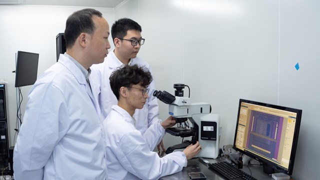 Nh&oacute;m nghi&ecirc;n cứu của trường Đại học Fudan University