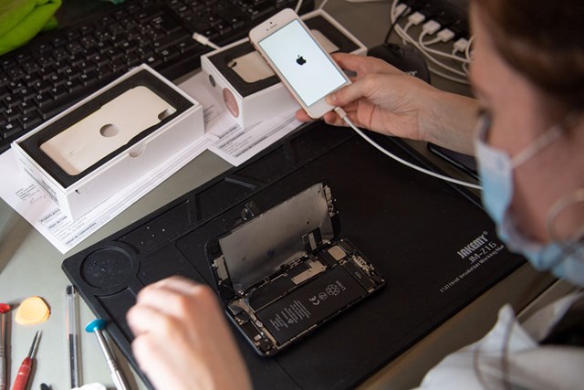 Cứ 2 điện thoại cũ b&#225;n ra lại c&#243; 1 chiếc l&#224; iPhone - Ảnh 1