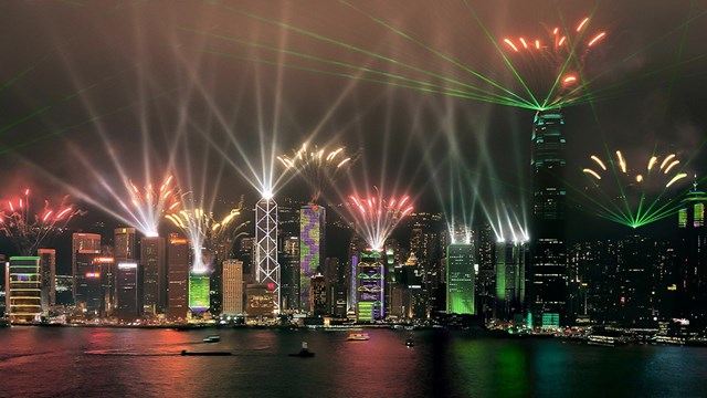 &ldquo;A Symphony of Lights&rdquo; l&agrave; chương tr&igrave;nh tr&igrave;nh diễn &acirc;m thanh -&nbsp;&aacute;nh s&aacute;ng&nbsp;lớn nhất thế giới theo S&aacute;ch&nbsp;Kỷ lục Guinness&nbsp;