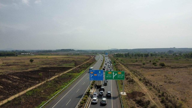 &Ocirc;t&ocirc; bắt đầu được di chuyển v&agrave;o cao tốc Dầu Gi&acirc;y - Phan Thiết
